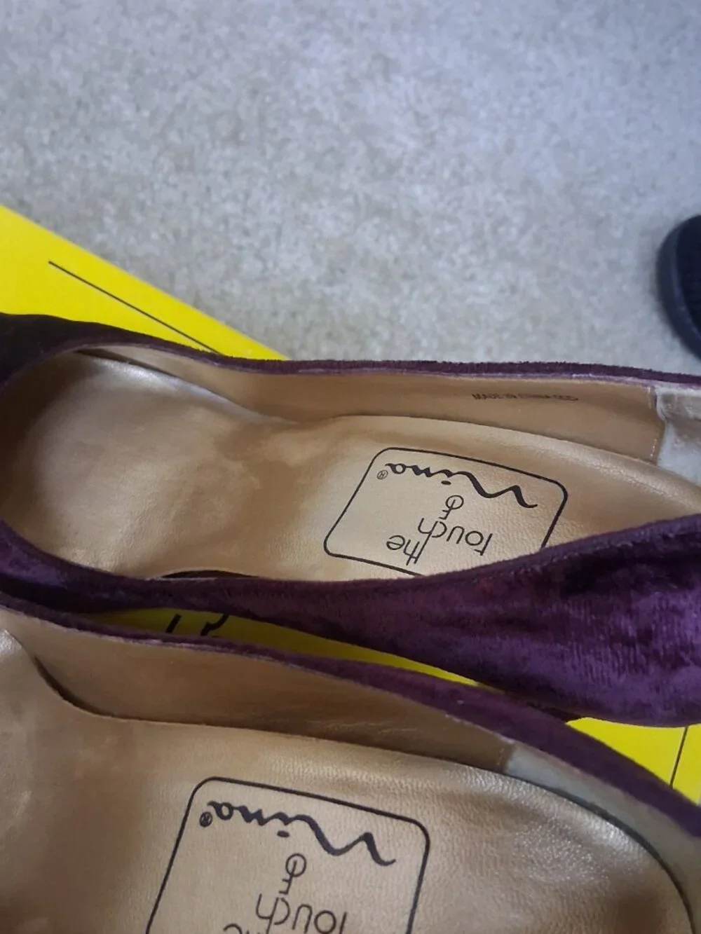 Vintage Y2K The Touch of Nina Wine Velvet Pumps Heels 6.5M
